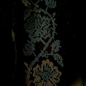 Beautiful size 4 vintage skirt.